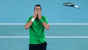 南通降级后郑浩乾采访时落泪：对不起球迷的支持