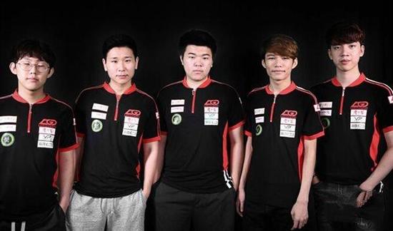 面对勇士湖 面对勇士湖